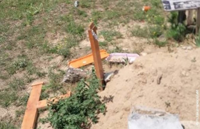 Albanski ekstremisti oskrnavili pravoslavno groblje u Orahovcu