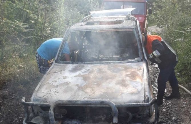 Izgorio automobil u Bijelom Polju (FOTO)