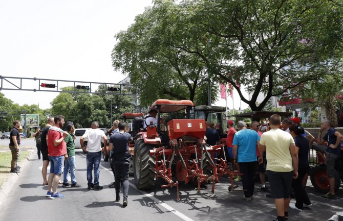 Novi protest poljoprivrednika: U ponedjeljak s traktorima ispred Skupštine