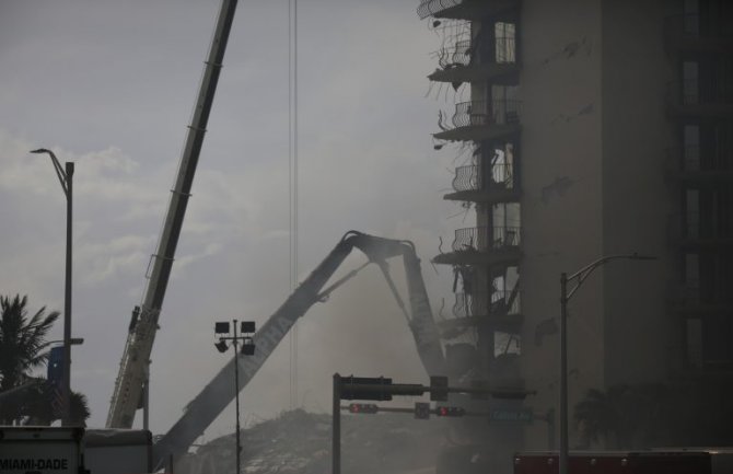 U ruševinama zgrade na Floridi izbio požar,  159 ljudi nestalo