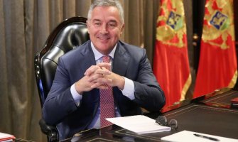 Đukanović čestitao Vučiću pobjedu na izborima