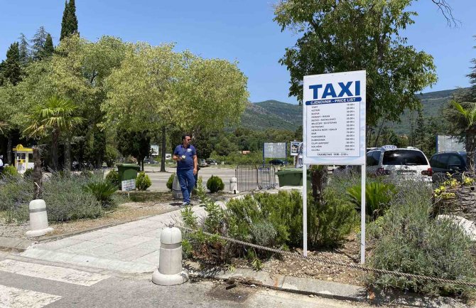 Otvoren turistički info punkt na Aerodromu Tivat i uveden red  ispred dolaznog terminala