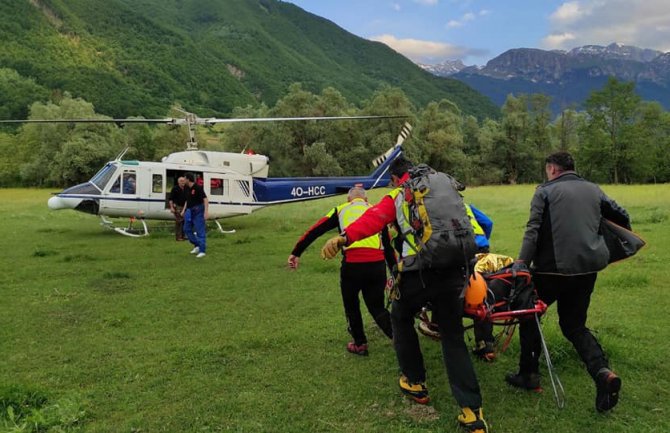 Okončana akcija spašavanja na Prokletijama, planinar iz Srbije helikopterom prebačen u KCCG