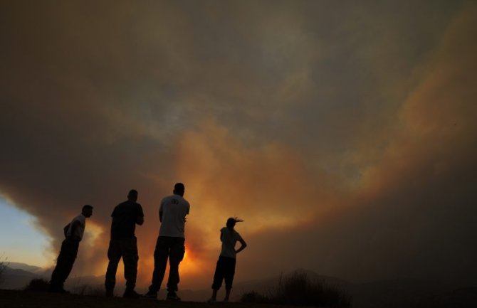 Četiri osobe stradale u šumskom požaru na Kipru