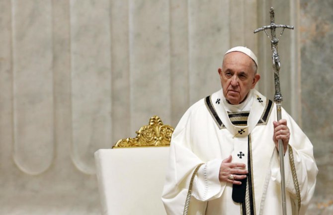 Papa Franja u bolnici, čeka operaciju