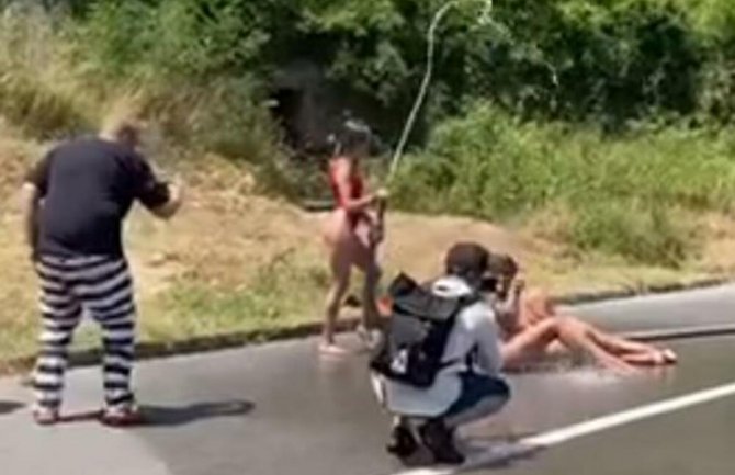 Ukrajinke kažnjene sa po 450 eura: Gole se fotografisale na putu u Škaljarima