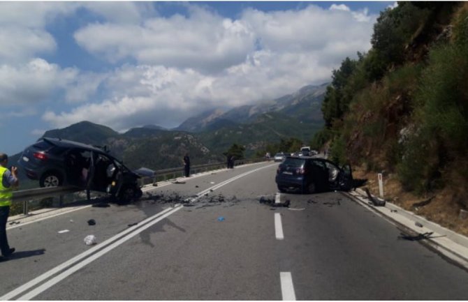 Težak udes na putu Cetinje-Budva: Poginula jedna osoba, druga povrijeđena
