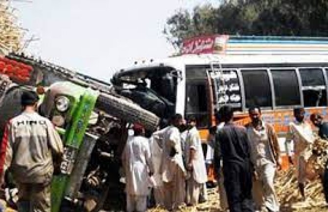  28 osoba poginulo u saobraćajnoj nesreći u Pakistanu, uzrok još uvijek nije poznat