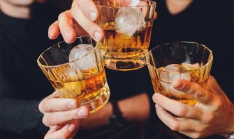 4% svih vrsta karcinoma povezano sa konzumiranjem alkohola