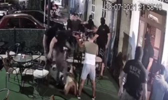 Tokom racije policajac gazio po glavi i udarao Roganovića(VIDEO)