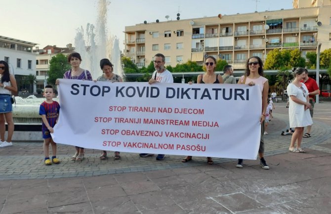 Protest u Podgorici protiv epidemioloških mjera
