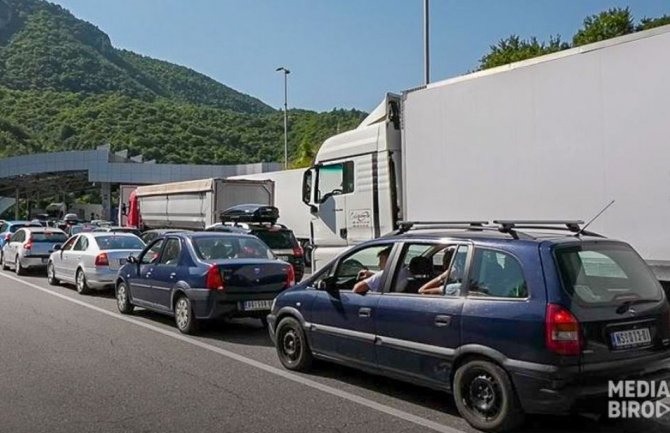 Na graničnim prelazima Dobrakovo i Ranče saobraćaj pojačan vikendom, zadržavanja nijesu duža od 20 minuta