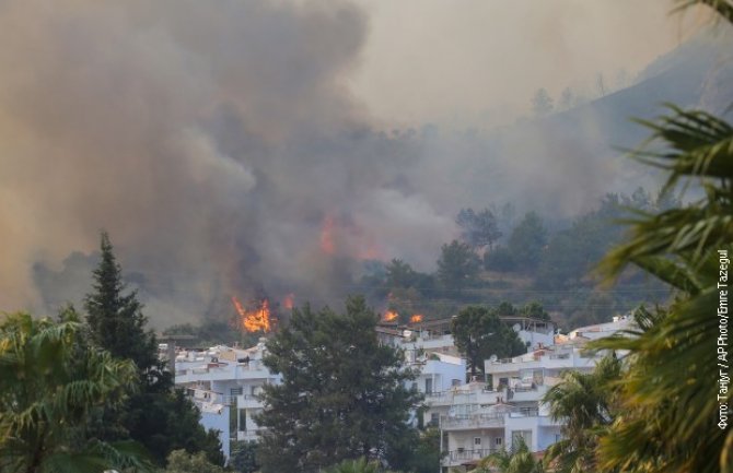 Turska: Požar zahvatio termoelektranu, hiljade evakuisanih 