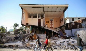 Zemljotres i tropska oluja na Haitiju, 2000 nastradalih
