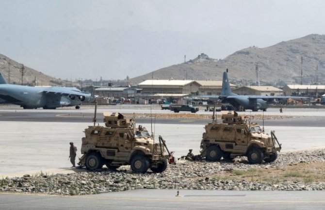 Američka vojska počela povlačenje s aerodroma u Kabulu