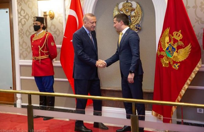 Bečić sa Erdoganom: Jačamo saradnju okrenuti budućnosti