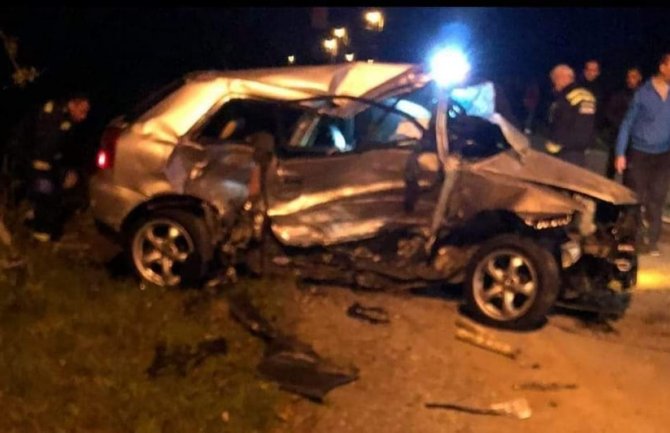 U saobraćajnoj nesreći poginula dva mladića
