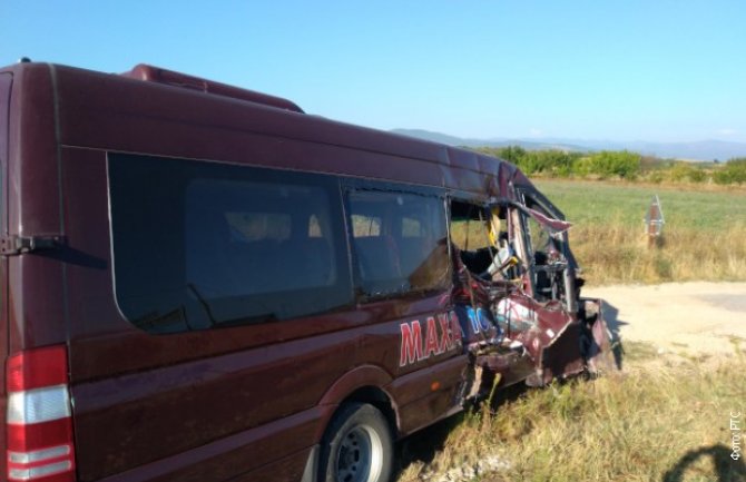 Sudar minibusa i teretnog voza kod Pirota: 13 osoba povrijeđeno