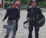 MIA Montenegro: Zašto je policajac na Cetinju nosio štit koji liči na onaj kod policije Srbije i nije imao broj?