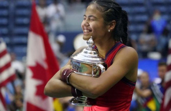 Od kvalifikacija do pehara: 18-godišnjakinja Ema Radukanu osvojila US Open