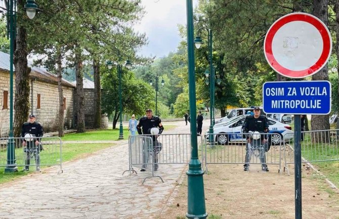 Policija i danas obezbjeđuje Cetinjski manastir