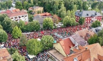 Intoniranje himne na Cetinju: Hiljade građana u glas pjevalo 