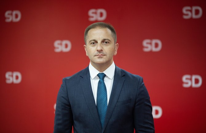 Šehović: Trenutna vlast trajno udaljava Crnu Goru od EU; Mugoša: Životni standard za godinu značajno oslabio