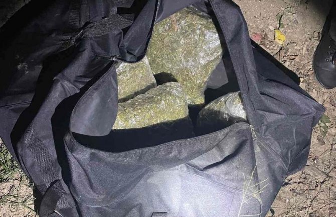U bjelopoljskom selu Vergaševići pronađena torba sa drogom, policija traga za osumnjičenim