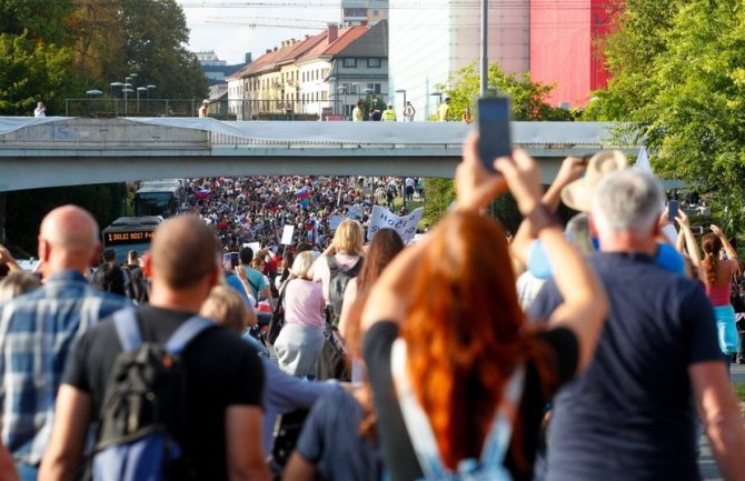 U Ljubljani protestuju protiv kovid potvrda i obavezne vakcinacije