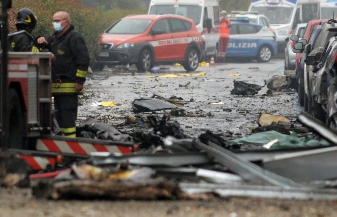Avion udario u zgradu u Milanu. osmoro mrtvih, među žrtvama i dijete 