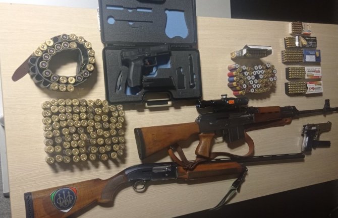 Pretresi u PG:  Pronađeno pet komada oružja i municija(FOTO)