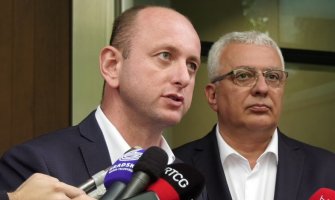 Knežević: Policajac salutira Veljoviću koji je napadao njegove kolege