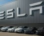 Tesla povlači skoro pola miliona električnih automobila
