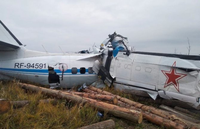 Srušio se avion sa padobrancima u Rusiji, poginulo 16 putnika