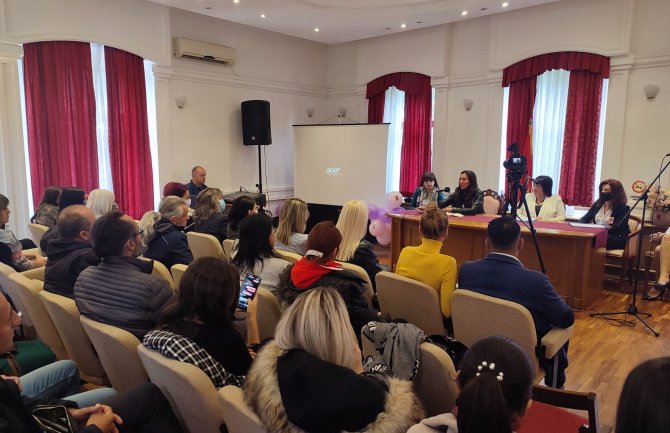 Forum žena nikšićke URE obilježio Međunarodni dan djevojčica