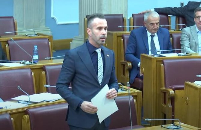 Bogdanović: Da li je  Abazović spreman da napusti Vladu i vrati se u parlament kao potpredsjednik?