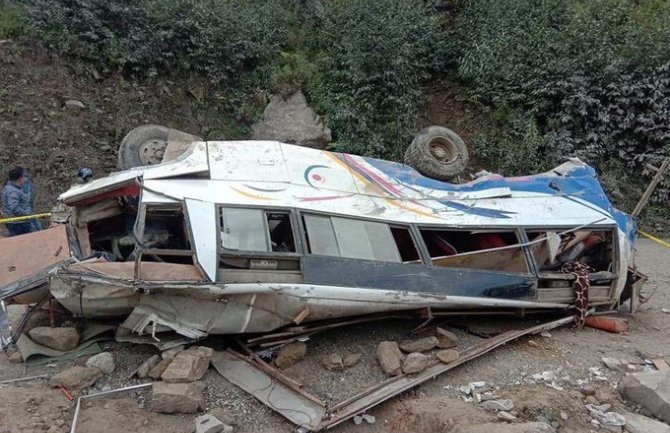 Nepal: Autobus sletio u klisuru, 28 osoba stradalo