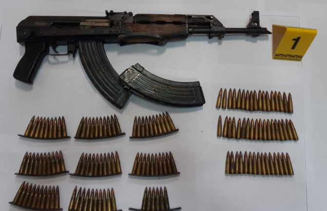 Pretresom stana Bjelopoljca pronađena automatska puška i veća količina municije