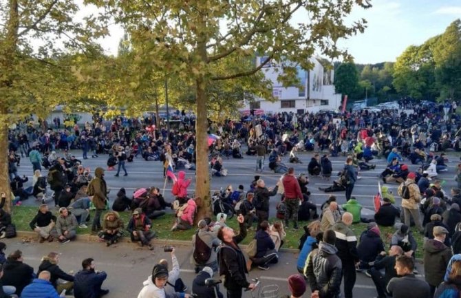 Protest protiv mjera u Ljubljani, priveden jedan demonstrant