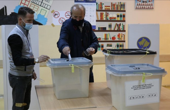 Izbori na Kosovu: Do 15 sati glasalo 27,41% upisanih birača