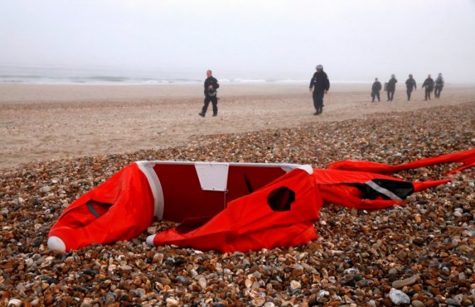Četiri osobe poginule, 19 nestalo u prevrtanju čamca kod Tunisa