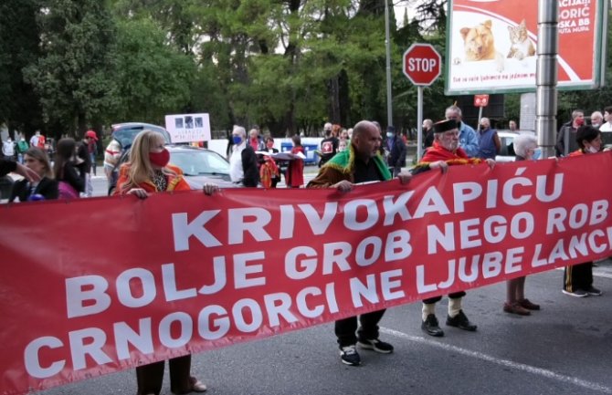 Protest ispred Vlade: Ljude u vlasti okupila mržnja prema Crnoj Gori, ovoj Vladi brojimo posljednje dane 