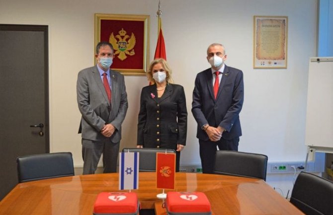 Ambasada Izraela donirala defibrilatore Zavodu za hitnu medicinsku pomoć
