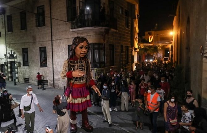 Ko je Amal, džinovska lutka koja luta Evropom? (VIDEO) 