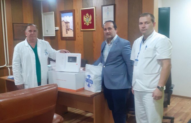 Mreža Caritasa donirala medicinsku opremu bolnici u Beranama, zdravstvenom centru u Gusinju i DZ Plav