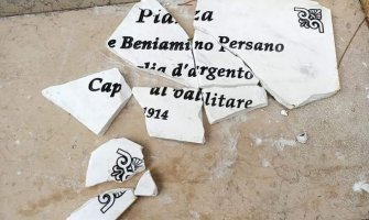Oskrnavljena spomen ploča Italijanu koji je poginuo u Lepetanima