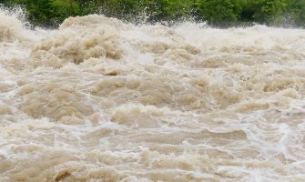 U poplavama i klizištima na Šri Lanki poginulo 16 ljudi