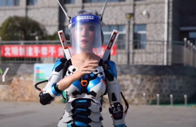 Kineze na testiranje dočekuje humanoidni robot