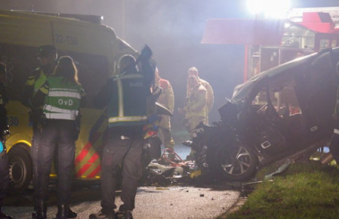 U sudaru automobila i vozila hitne pomoći poginulo troje tinejdžera 