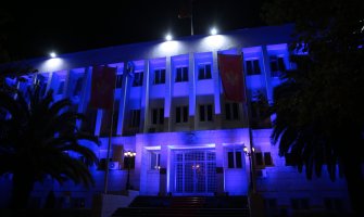 Zgrada Predsjednika Crne Gore osvijetljena plavom bojom